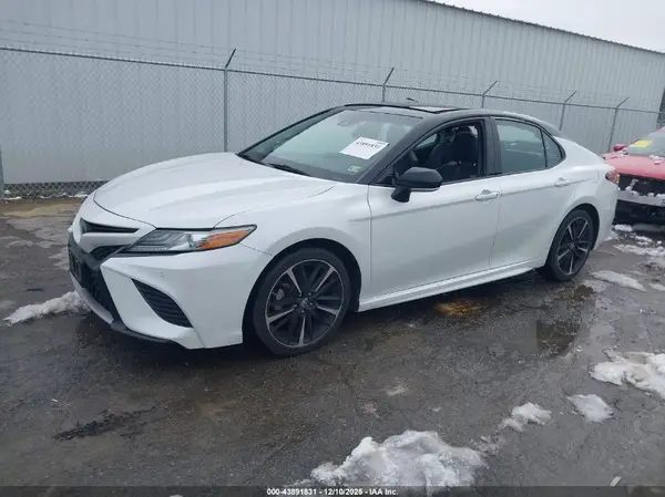 4T1B61HK1JU157805 2018 TOYOTA CAMRY - Image 2