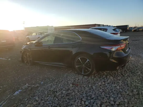 4T1B61HK1JU508745 2018 TOYOTA CAMRY - Image 2