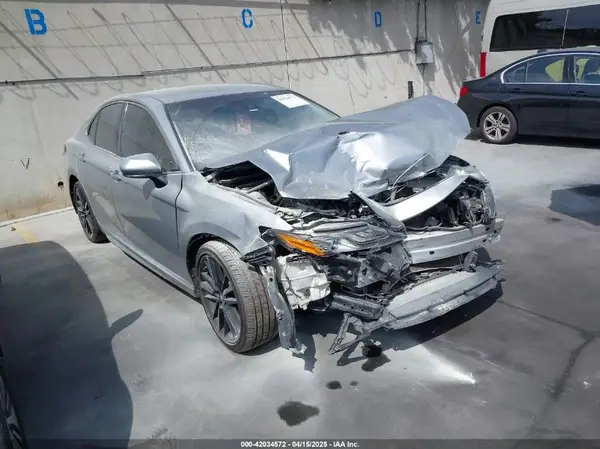 4T1B61HK1JU527795 2018 TOYOTA CAMRY - Image 1