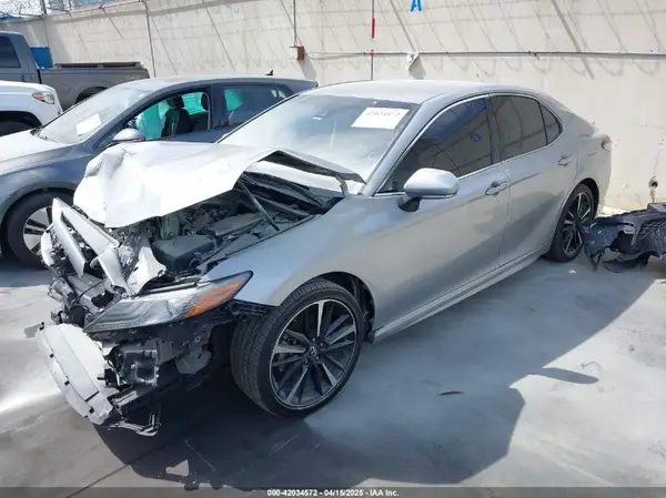 4T1B61HK1JU527795 2018 TOYOTA CAMRY - Image 2