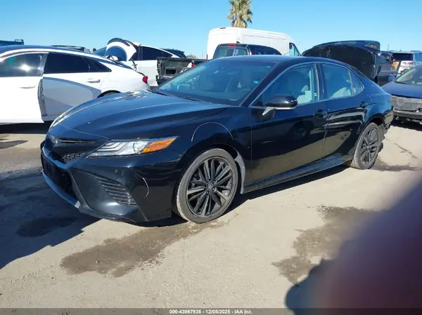 4T1B61HK1JU558819 2018 TOYOTA CAMRY - Image 2