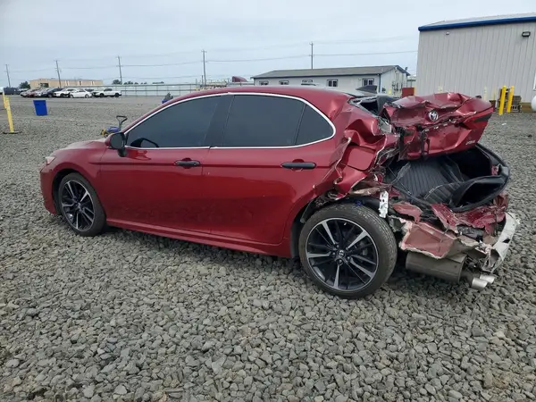 4T1B61HK1JU574843 2018 TOYOTA CAMRY - Image 2