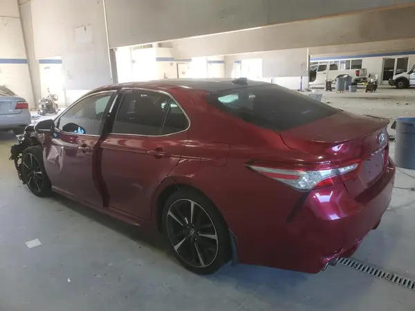 4T1B61HK1JU587351 2018 TOYOTA CAMRY - Image 2