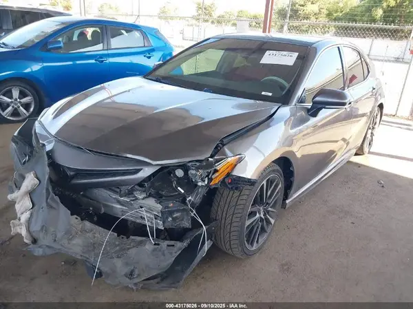 4T1B61HK1JU610854 2018 TOYOTA CAMRY - Image 2
