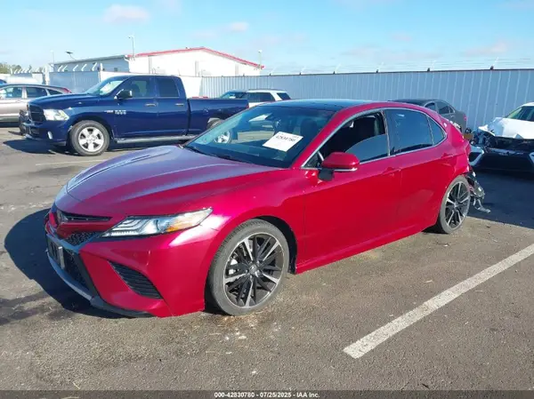 4T1B61HK1JU624060 2018 TOYOTA CAMRY - Image 2