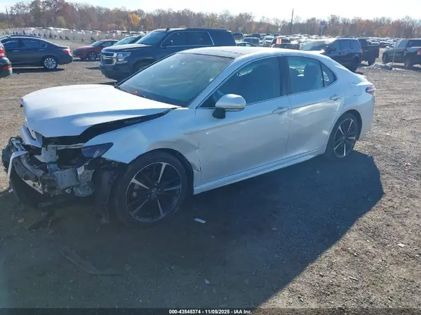 4T1B61HK1JU648021 2018 TOYOTA CAMRY - Image 2
