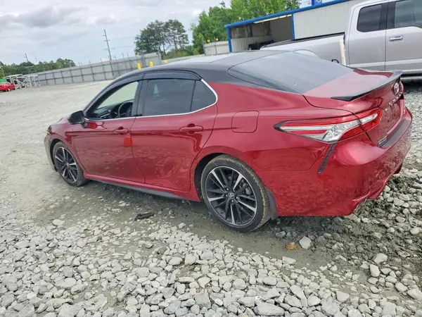 4T1B61HK1JU657477 2018 TOYOTA CAMRY - Image 2
