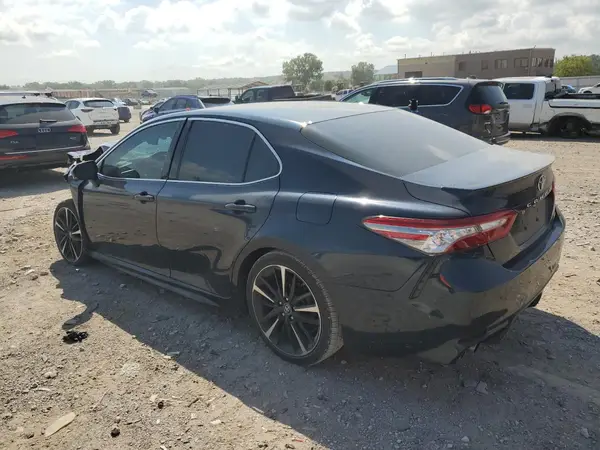 4T1B61HK1JU664963 2018 TOYOTA CAMRY - Image 2