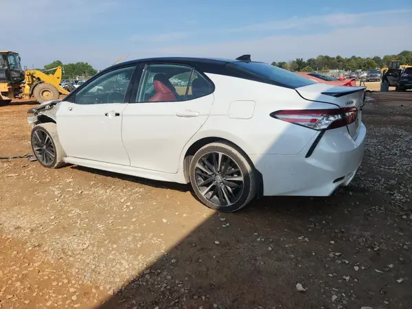 4T1B61HK1KU228647 2019 TOYOTA CAMRY - Image 2