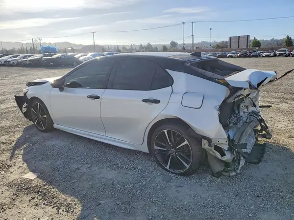 4T1B61HK1KU246663 2019 TOYOTA CAMRY - Image 2