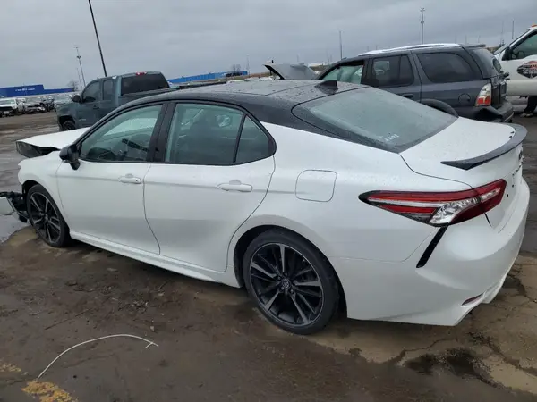 4T1B61HK1KU257484 2019 TOYOTA CAMRY - Image 2
