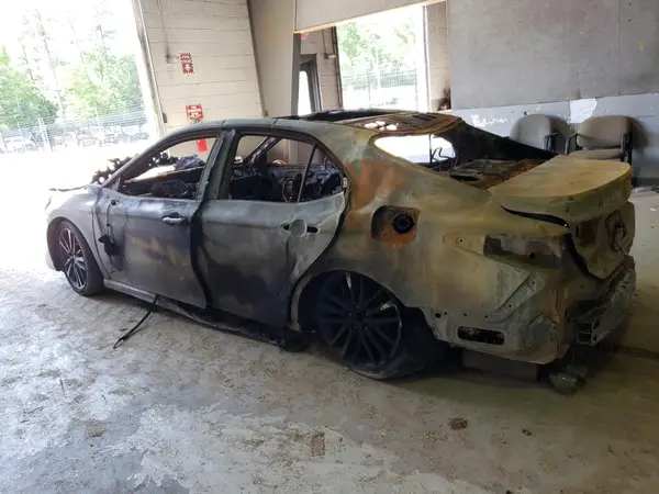 4T1B61HK1KU257646 2019 TOYOTA CAMRY - Image 2