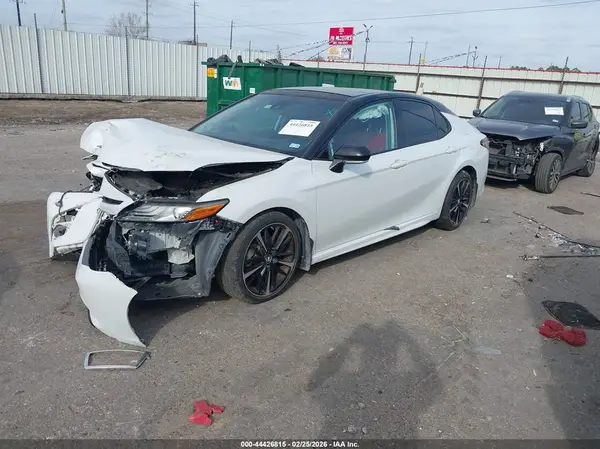 4T1B61HK1KU281879 2019 TOYOTA CAMRY - Image 2