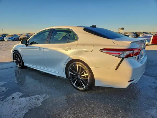 4T1B61HK1KU760125 2019 TOYOTA CAMRY - Image 2