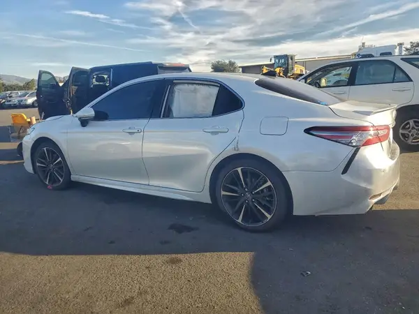 4T1B61HK1KU783596 2019 TOYOTA CAMRY - Image 2