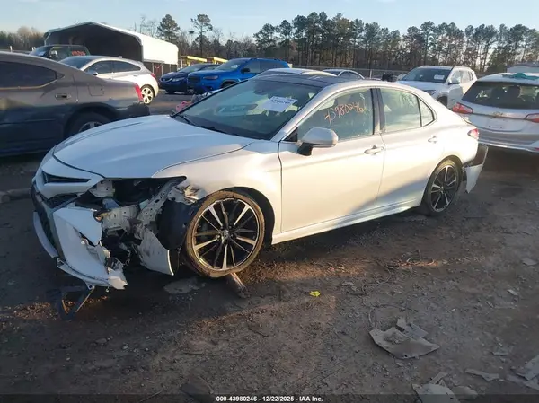 4T1B61HK1KU799233 2019 TOYOTA CAMRY - Image 2