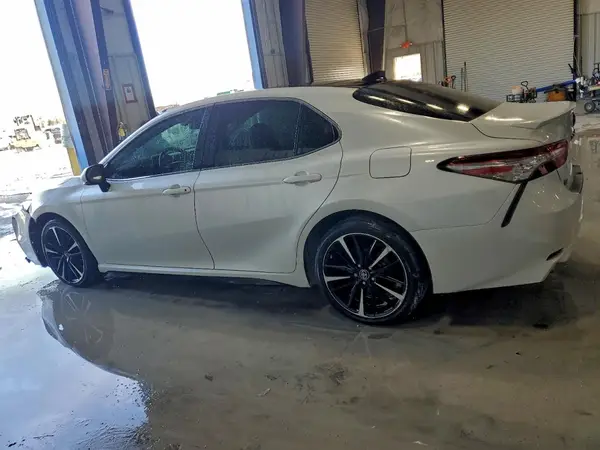 4T1B61HK1KU805032 2019 TOYOTA CAMRY - Image 2