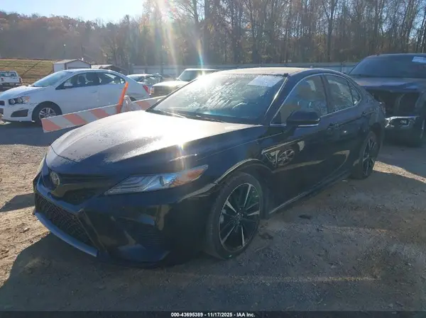 4T1B61HK2JU004656 2018 TOYOTA CAMRY - Image 2