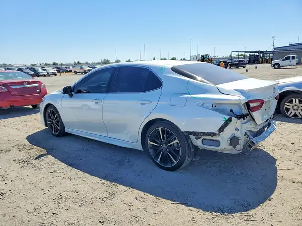 4T1B61HK2JU005967 2018 TOYOTA CAMRY - Image 2