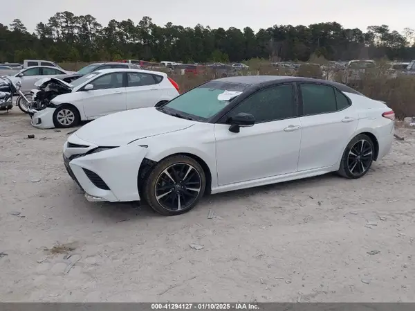 4T1B61HK2JU006052 2018 TOYOTA CAMRY - Image 2