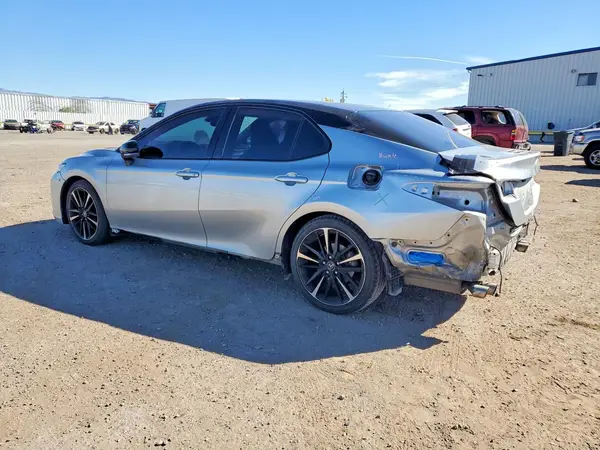4T1B61HK2JU009758 2018 TOYOTA CAMRY - Image 2