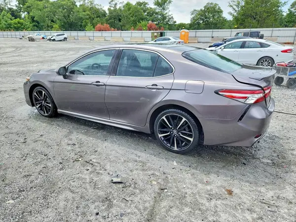4T1B61HK2JU010344 2018 TOYOTA CAMRY - Image 2