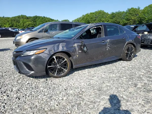 4T1B61HK2JU013065 2018 TOYOTA CAMRY - Image 1