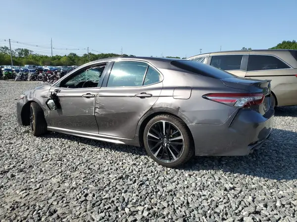 4T1B61HK2JU013065 2018 TOYOTA CAMRY - Image 2