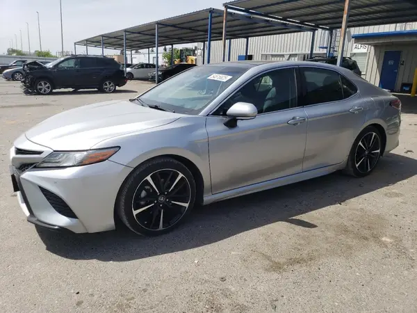 4T1B61HK2JU018640 2018 TOYOTA CAMRY - Image 1