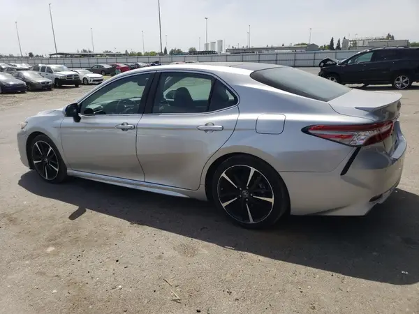 4T1B61HK2JU018640 2018 TOYOTA CAMRY - Image 2