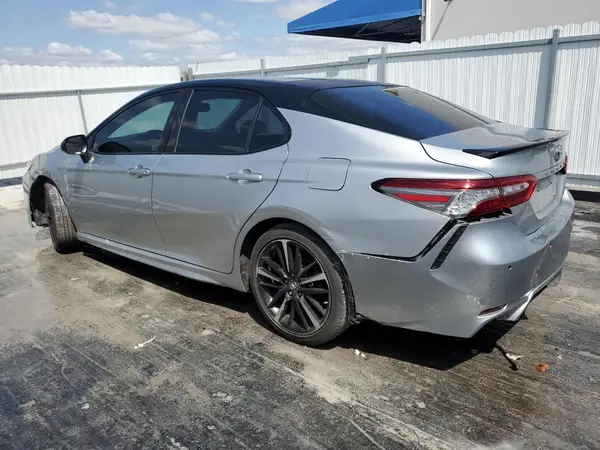 4T1B61HK2JU030657 2018 TOYOTA CAMRY - Image 2