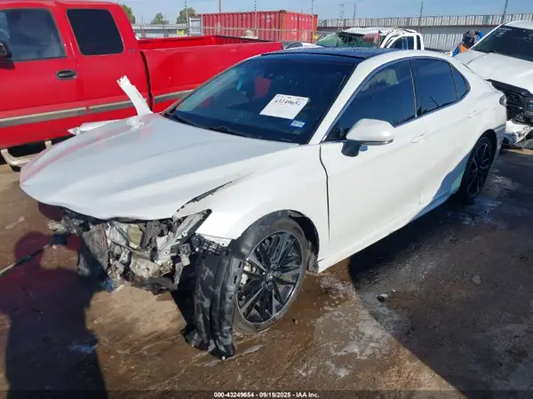 4T1B61HK2JU032070 2018 TOYOTA CAMRY - Image 2