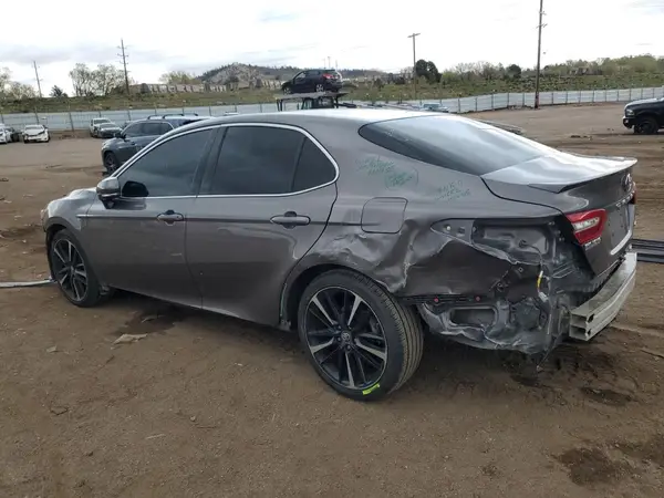 4T1B61HK2JU033624 2018 TOYOTA CAMRY - Image 2