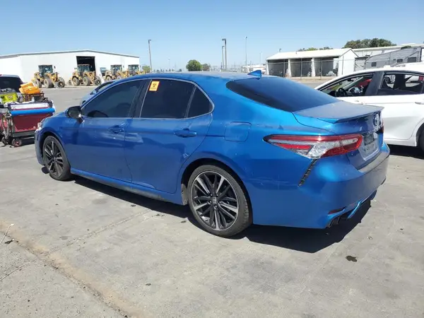 4T1B61HK2JU034840 2018 TOYOTA CAMRY - Image 2