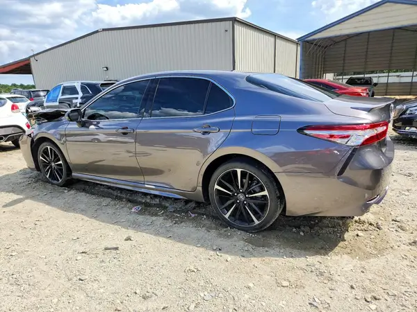 4T1B61HK2JU037348 2018 TOYOTA CAMRY - Image 2