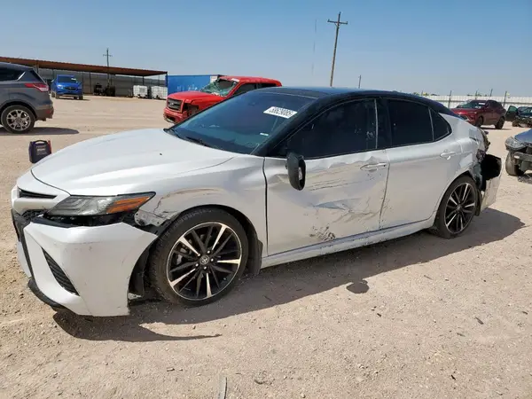 4T1B61HK2JU039097 2018 TOYOTA CAMRY - Image 1