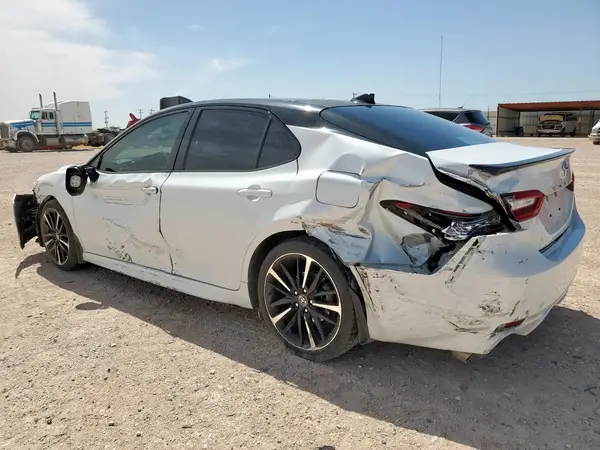 4T1B61HK2JU039097 2018 TOYOTA CAMRY - Image 2