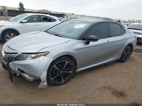 4T1B61HK2JU051072 2018 TOYOTA CAMRY - Image 2