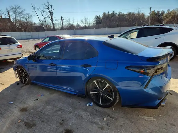 4T1B61HK2JU053663 2018 TOYOTA CAMRY - Image 2