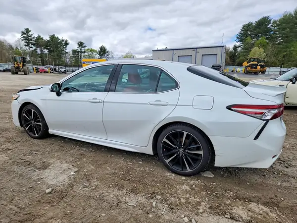 4T1B61HK2JU053727 2018 TOYOTA CAMRY - Image 2