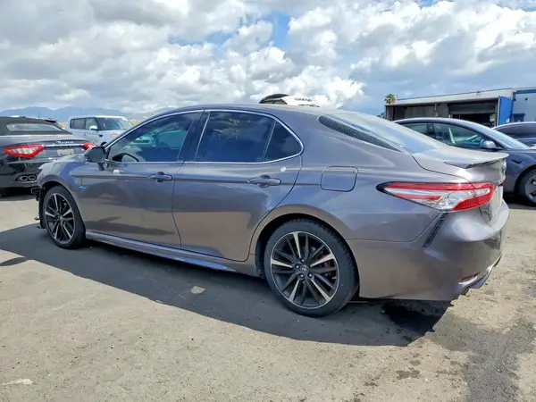 4T1B61HK2JU061276 2018 TOYOTA CAMRY - Image 2