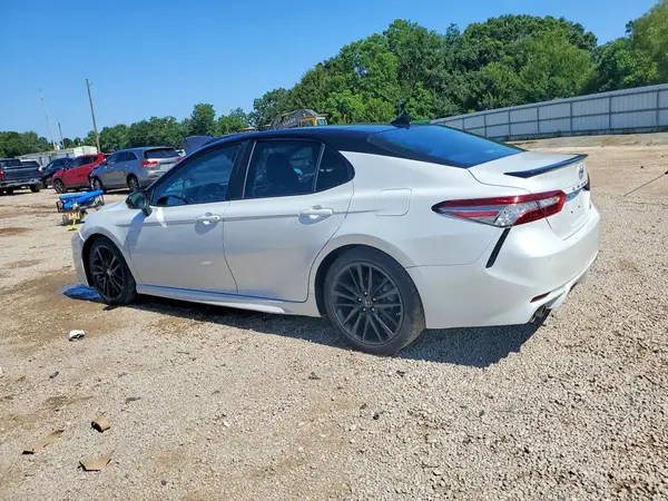4T1B61HK2JU062749 2018 TOYOTA CAMRY - Image 2