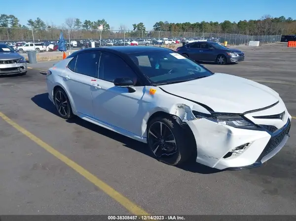 4T1B61HK2JU068826 2018 TOYOTA CAMRY - Image 1