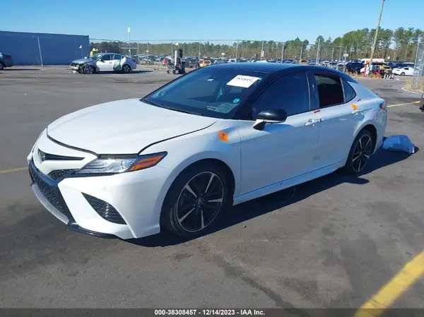 4T1B61HK2JU068826 2018 TOYOTA CAMRY - Image 2