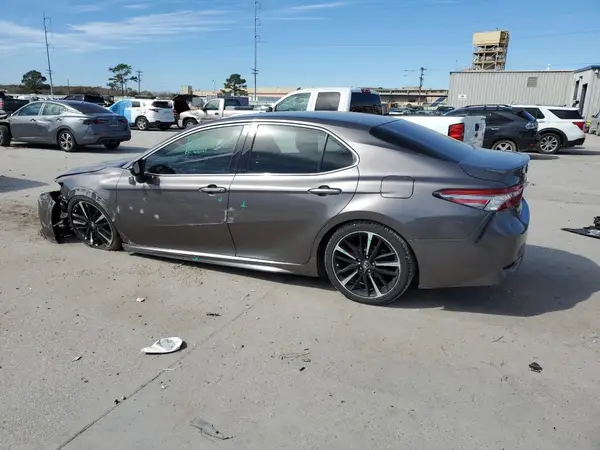 4T1B61HK2JU076179 2018 TOYOTA CAMRY - Image 2