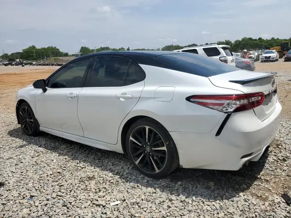 4T1B61HK2JU080300 2018 TOYOTA CAMRY - Image 2