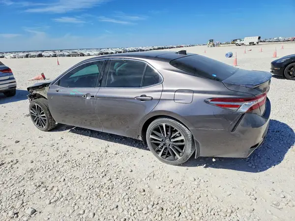 4T1B61HK2JU083861 2018 TOYOTA CAMRY - Image 2