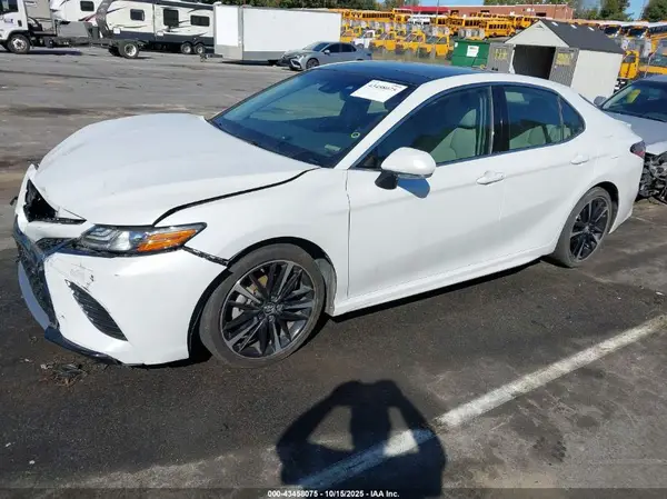 4T1B61HK2JU086680 2018 TOYOTA CAMRY - Image 2