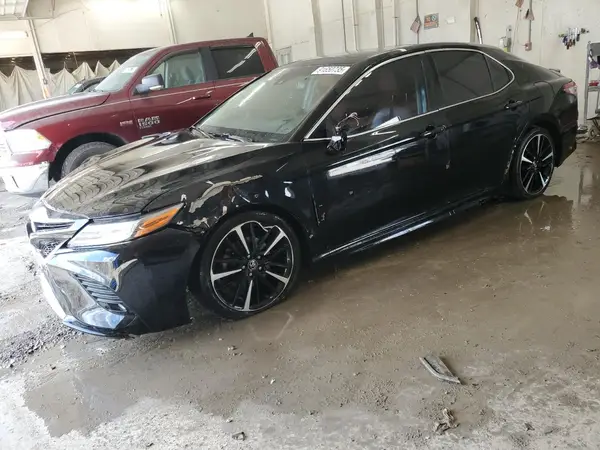 4T1B61HK2JU090261 2018 TOYOTA CAMRY - Image 1