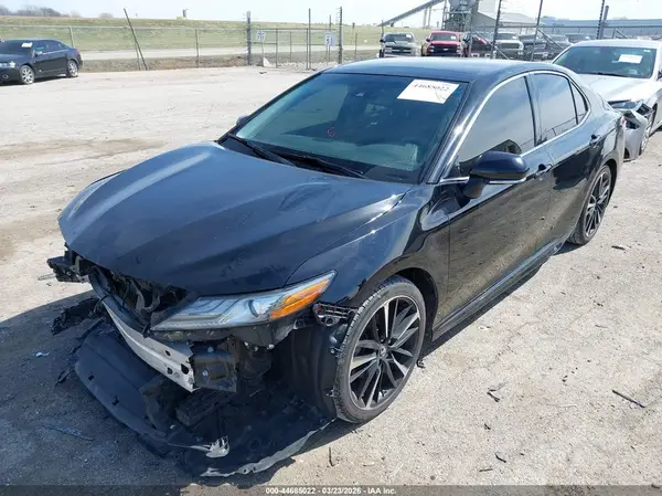 4T1B61HK2JU093614 2018 TOYOTA CAMRY - Image 2